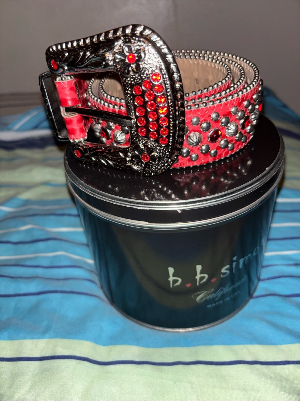 Red b.b Simon belt fully loaded